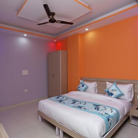 מלון ניו דלהי Oyo Rose Residency Near Dwarka Sector 9 Metro Station מראה חיצוני תמונה
