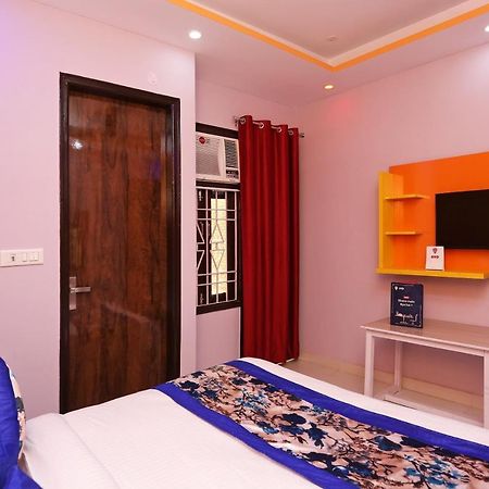 מלון ניו דלהי Oyo Rose Residency Near Dwarka Sector 9 Metro Station מראה חיצוני תמונה